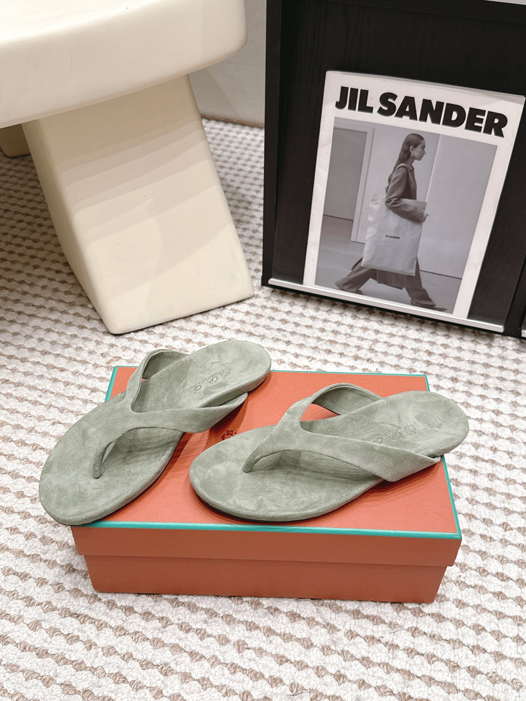 LP 26S THONG SANDALS IN SAGE GREEN SUEDE