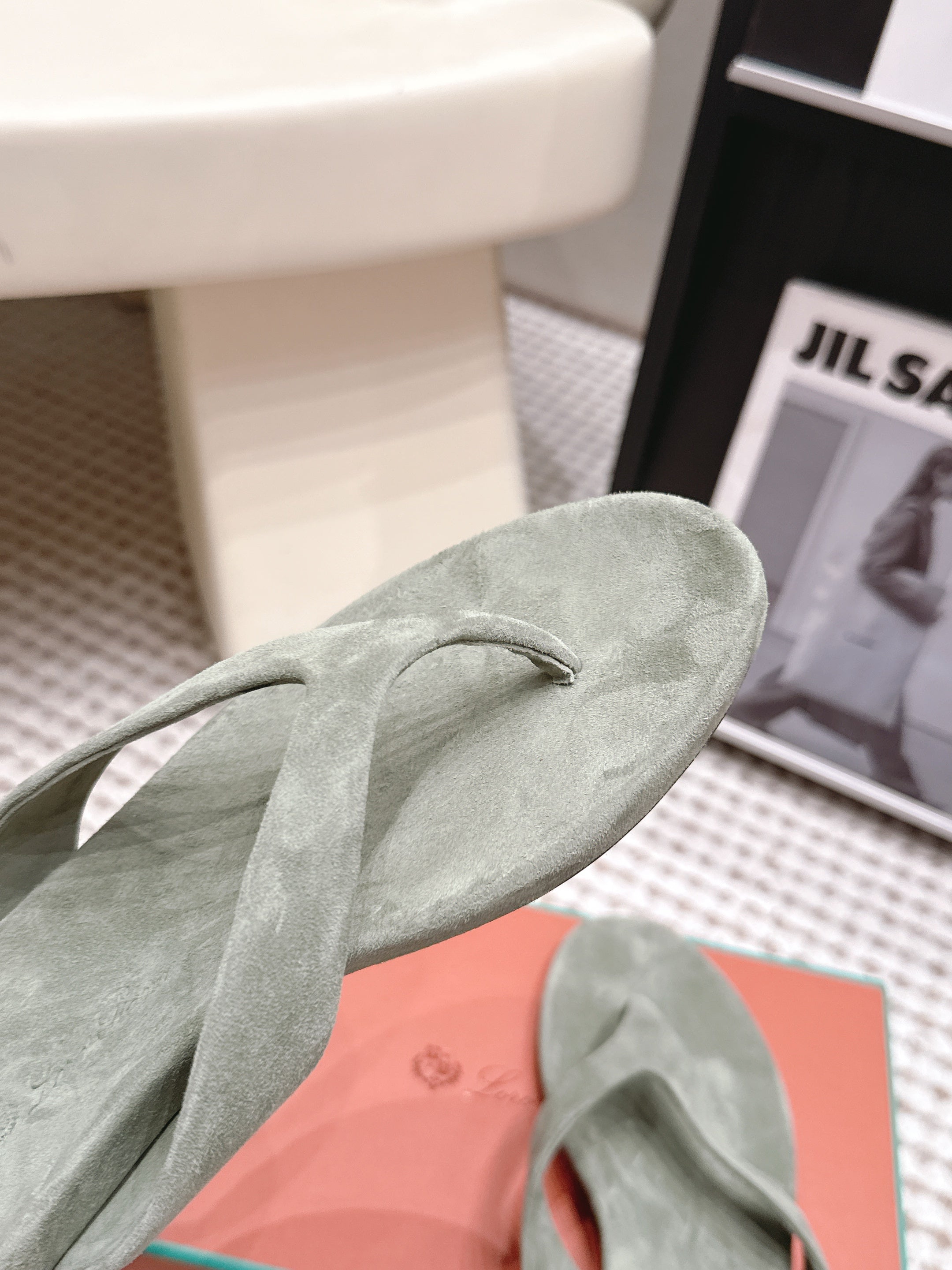 LP 26S THONG SANDALS IN SAGE GREEN SUEDE