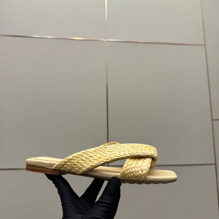 BOTTEGA VENETA 26S SANDALS IN LIGHT YELLOW CALFSKIN AND RAFFIA