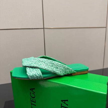 BOTTEGA VENETA 26S SANDALS IN MINT GREEN CALFSKIN AND RAFFIA