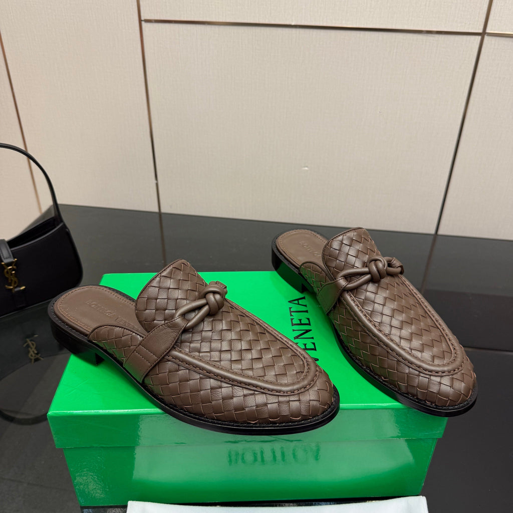 BOTTEGA VENETA 26S BACKLESS LOAFERS IN BROWN TECHNICAL WOVEN CALFSKIN STYLE 1