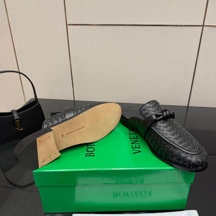 BOTTEGA VENETA 26S BACKLESS LOAFERS IN BLACK TECHNICAL WOVEN CALFSKIN STYLE 2