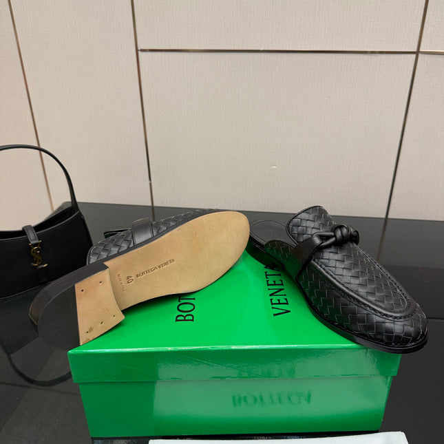 BOTTEGA VENETA 26S BACKLESS LOAFERS IN BLACK TECHNICAL WOVEN CALFSKIN STYLE 2