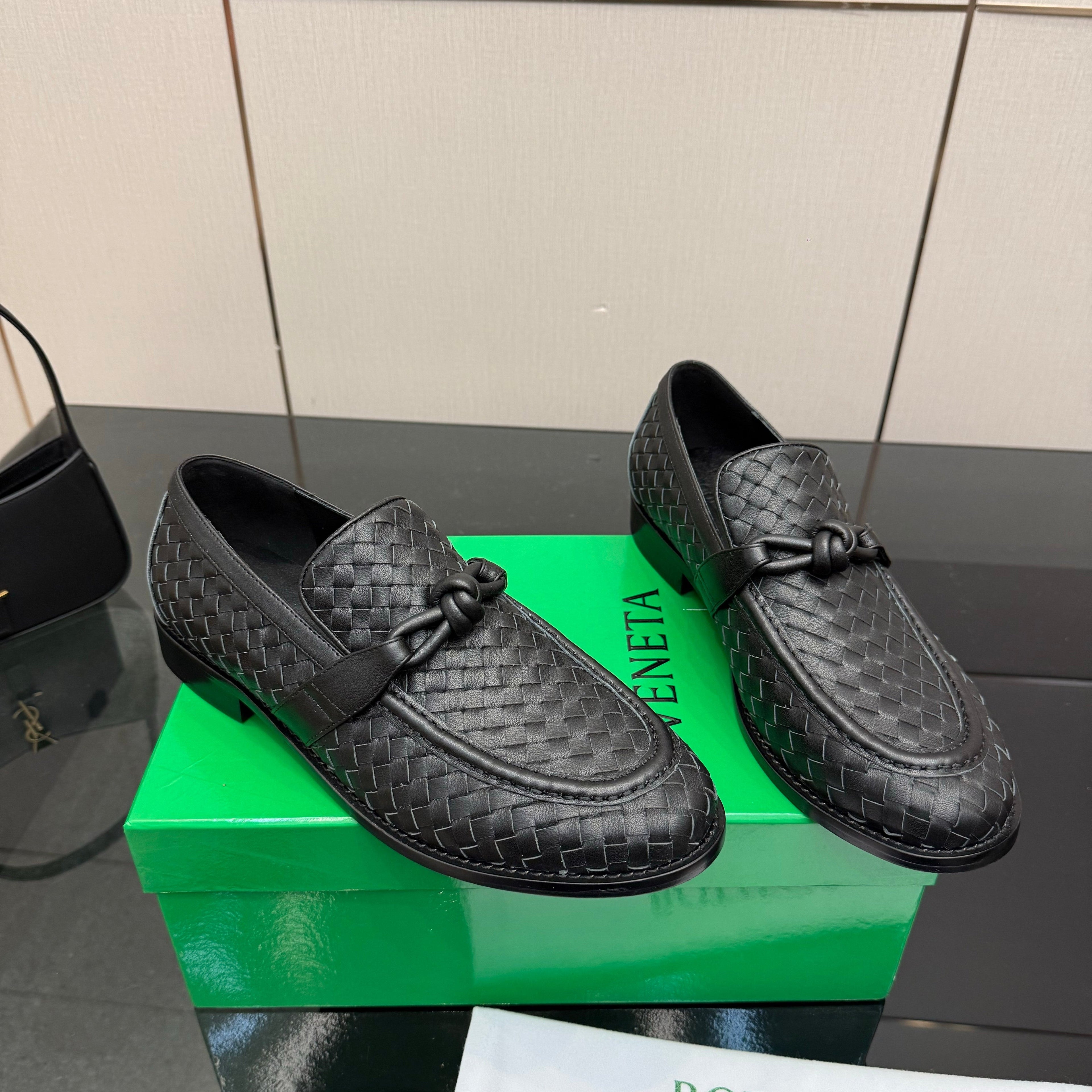 BOTTEGA VENETA 26S LOAFERS IN BLACK TECHNICAL WOVEN CALFSKIN