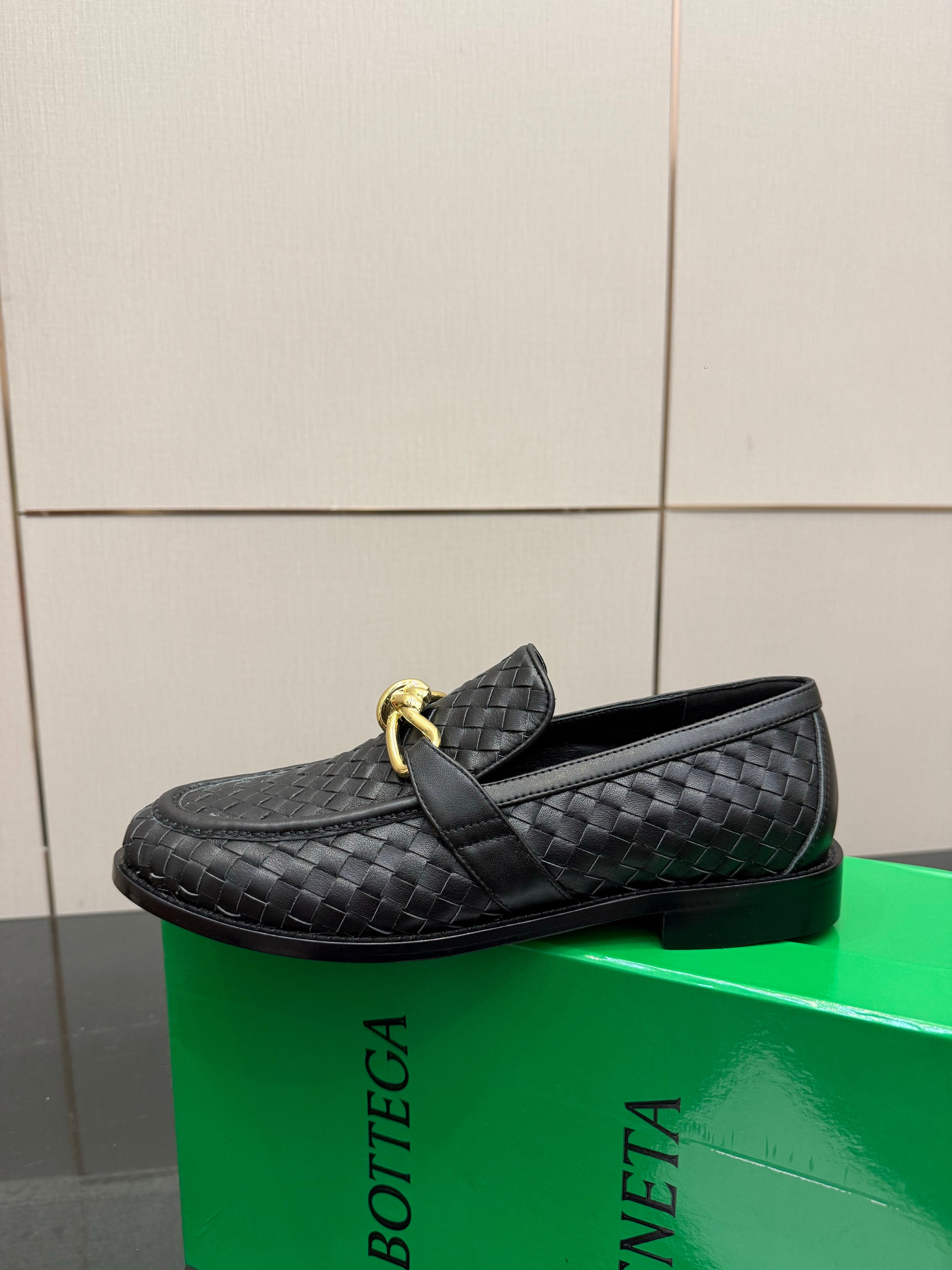 BOTTEGA VENETA 26S LOAFERS IN BLACK TECHNICAL WOVEN CALFSKIN STYLE 4