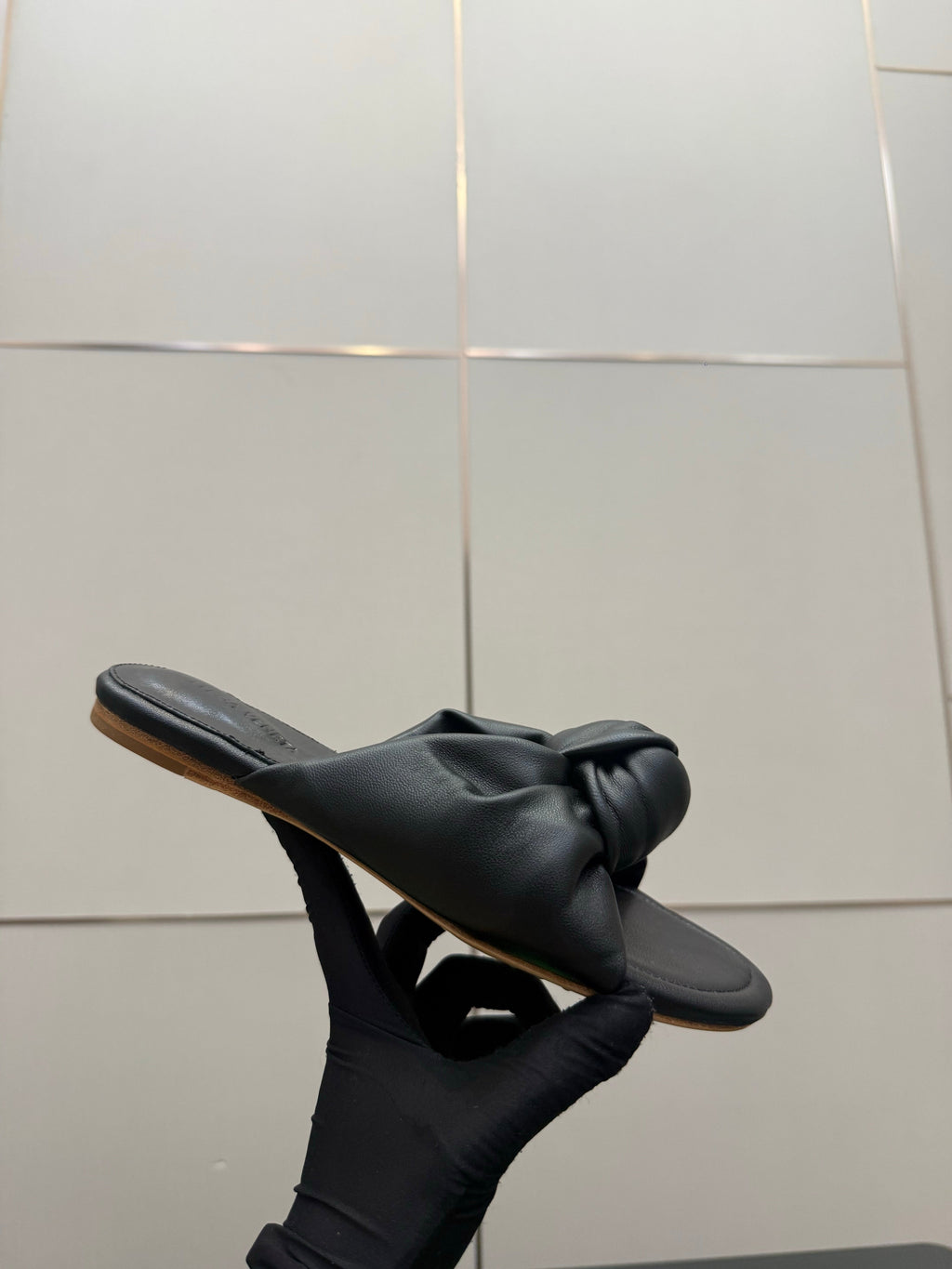 BOTTEGA VENETA 26S SLIDE SANDALS IN BLACK LAMBSKIN