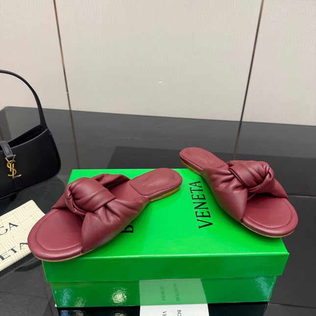 BOTTEGA VENETA 26S SLIDE SANDALS IN DARK RED LAMBSKIN