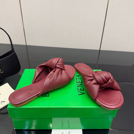 BOTTEGA VENETA 26S SLIDE SANDALS IN DARK RED LAMBSKIN