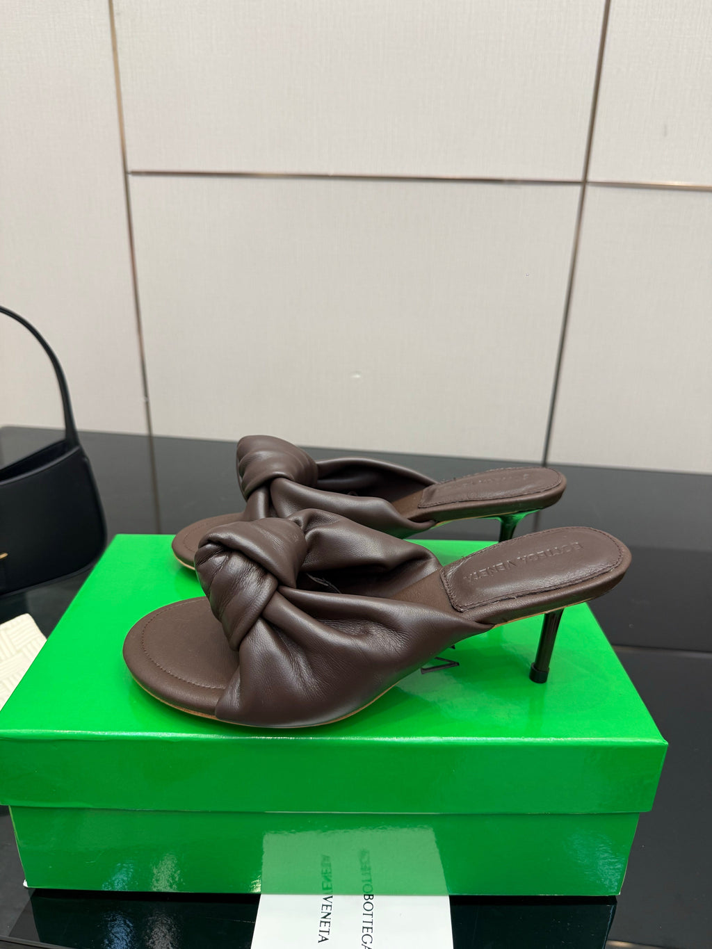 BOTTEGA VENETA 26S KNOT-STRAP HIGH-HEEL SANDALS IN BROWN LAMBSKIN