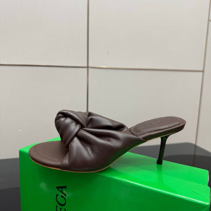 BOTTEGA VENETA 26S KNOT-STRAP HIGH-HEEL SANDALS IN BROWN LAMBSKIN