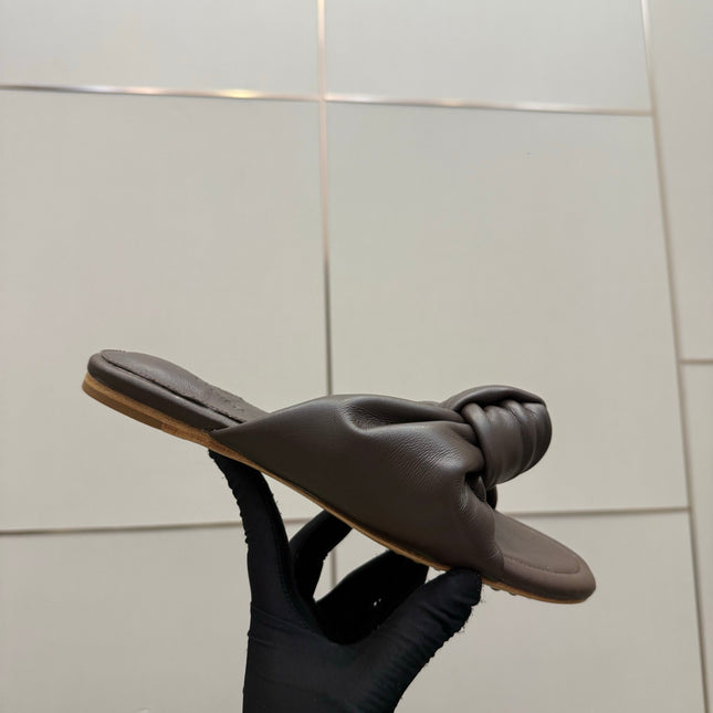 BOTTEGA VENETA 26S SLIDE SANDALS IN BROWN LAMBSKIN