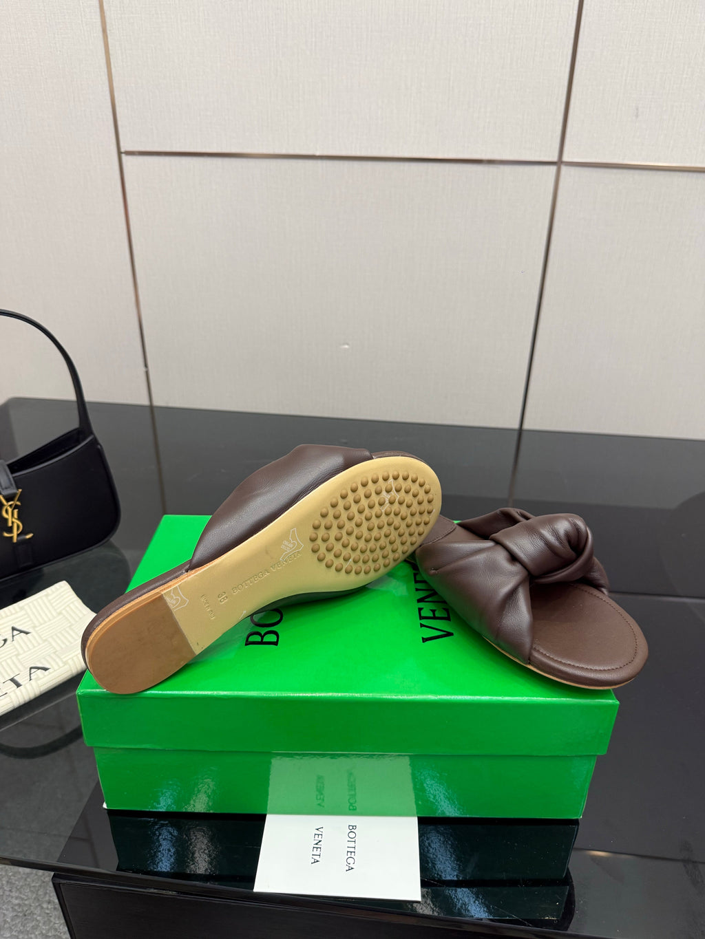 BOTTEGA VENETA 26S SLIDE SANDALS IN BROWN LAMBSKIN