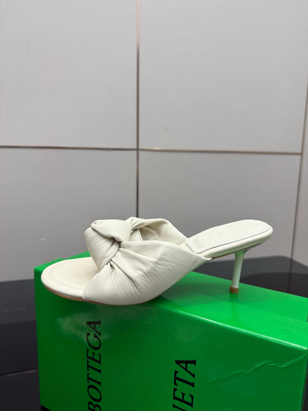 BOTTEGA VENETA 26S KNOT-STRAP HIGH-HEEL SANDALS IN OFF-WHITE LAMBSKIN