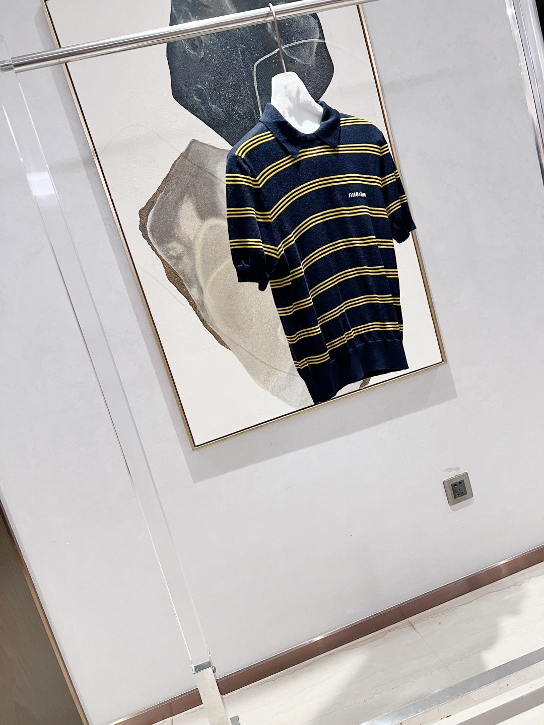 MIUMIU SHORT-SLEEVED KNITTED SWEATER STYLE 108