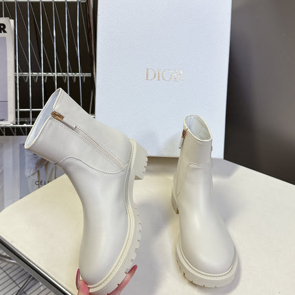 DIOR 25S D-MAJOR ANKLE BOOTS IN WHITE LAMBSKIN WITH GOLD HARDWARE