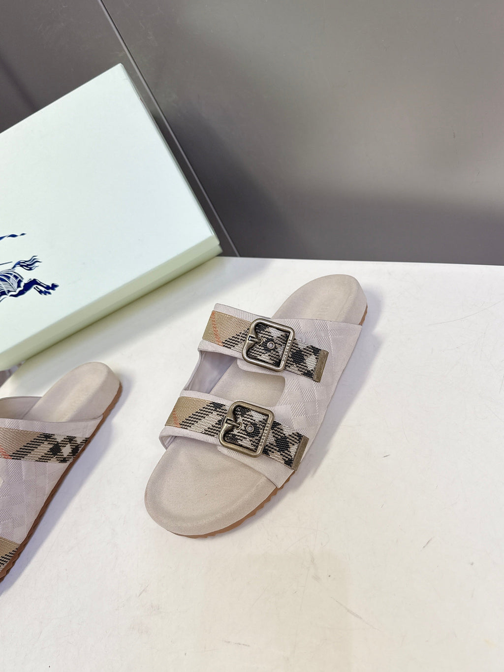 BURBERRY 26S DOUBLE BUCKLE SANDALS IN BEIGE SUEDE