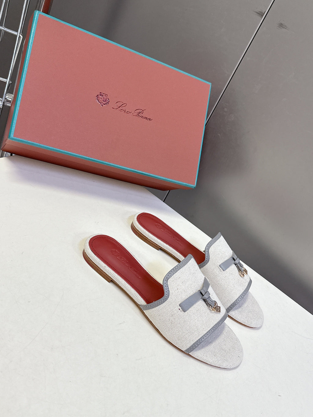 LP 26S SLIDES IN BEIGE CANVAS AND GREY CALFSKIN