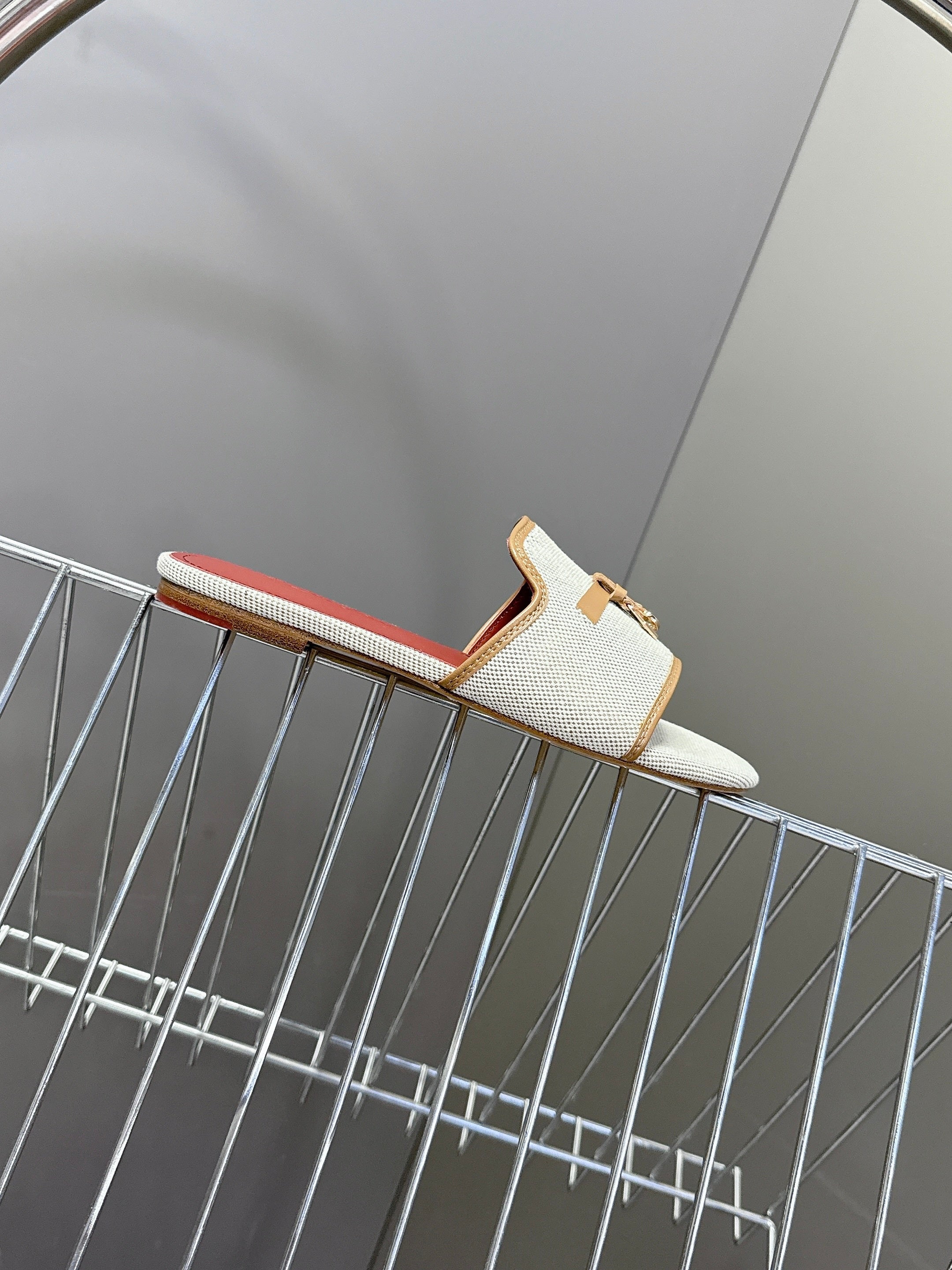 LP 26S SLIDES IN BEIGE CANVAS AND BROWN CALFSKIN