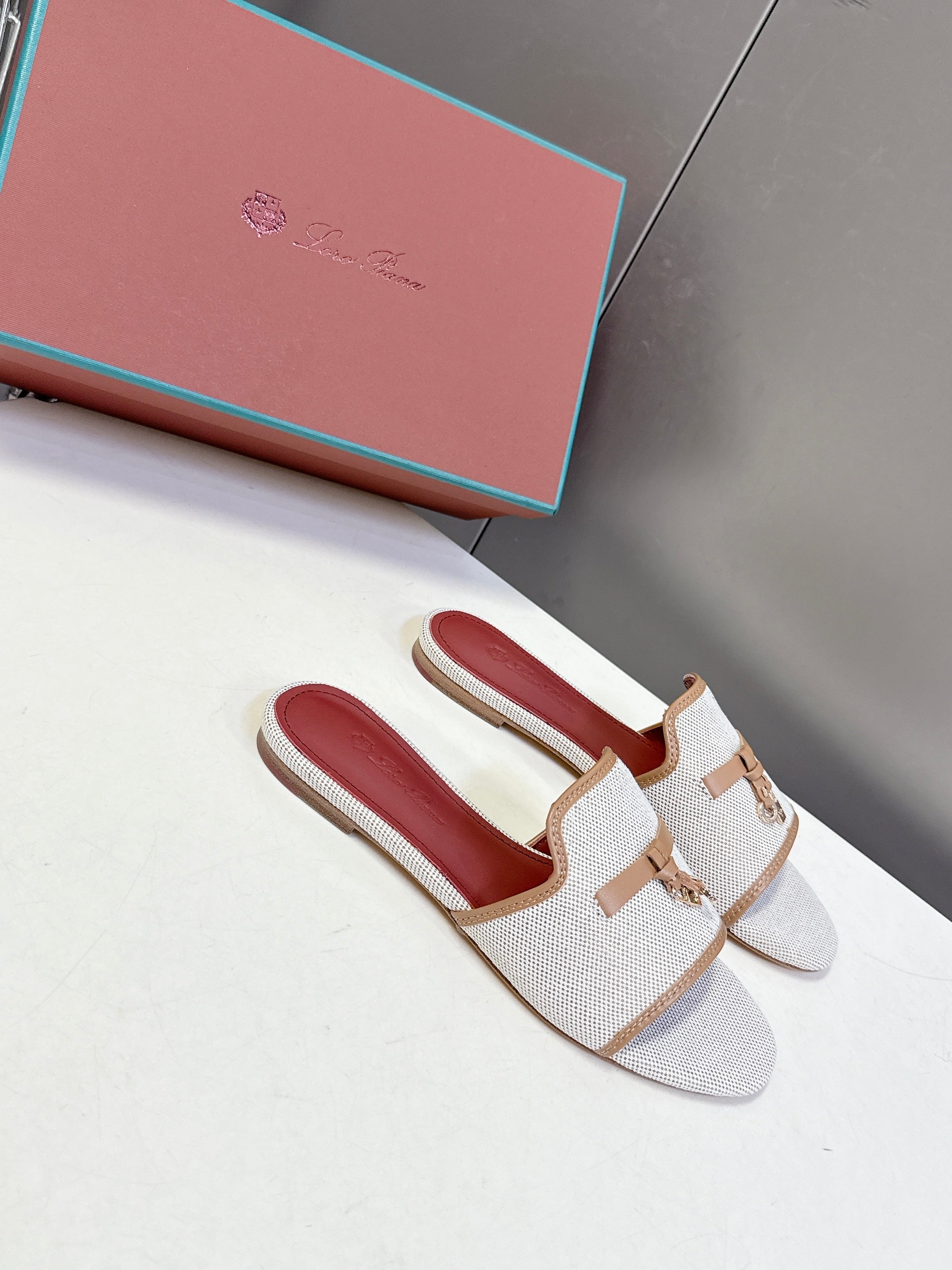 LP 26S SLIDES IN BEIGE CANVAS AND BROWN CALFSKIN