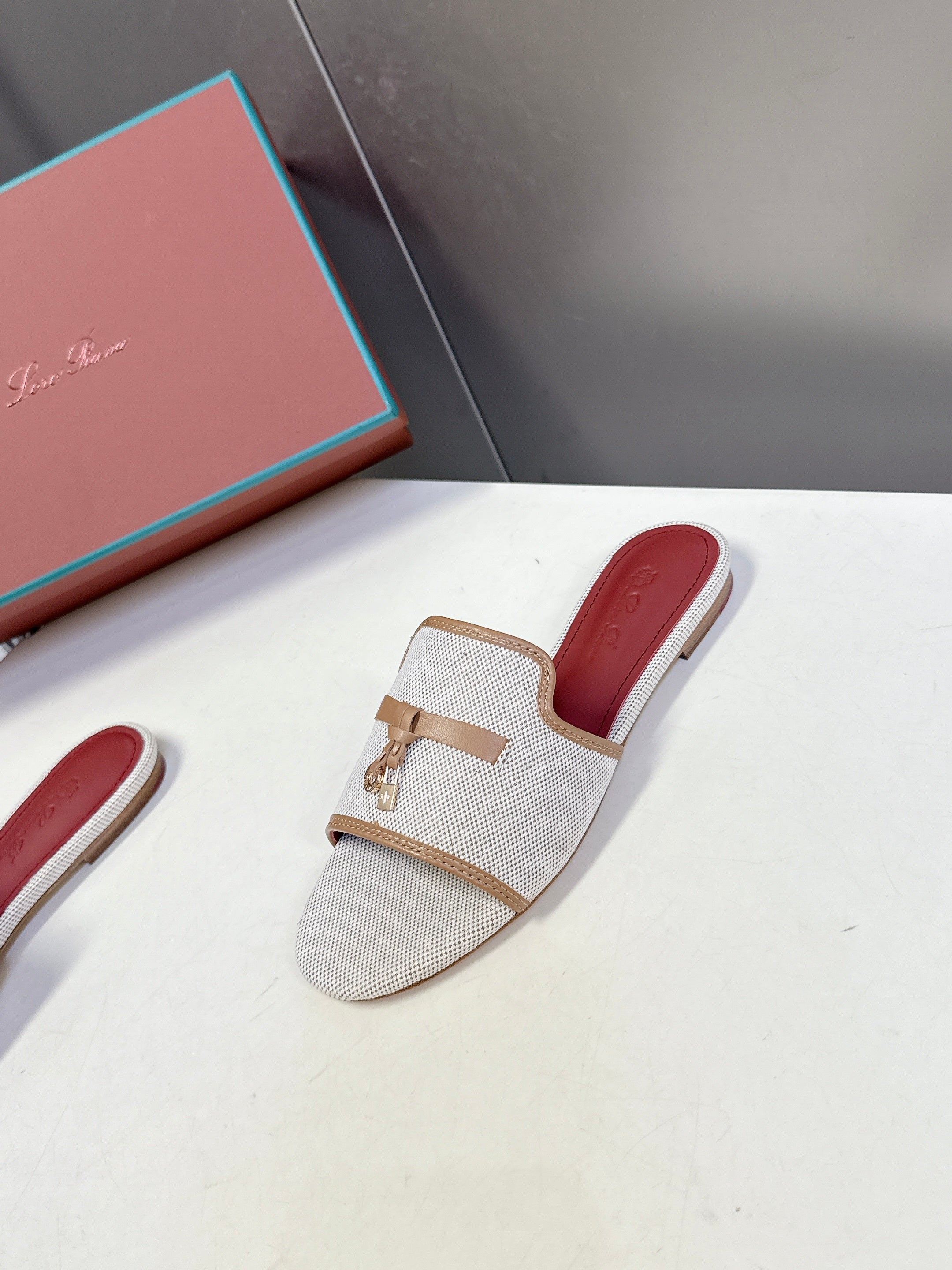 LP 26S SLIDES IN BEIGE CANVAS AND BROWN CALFSKIN