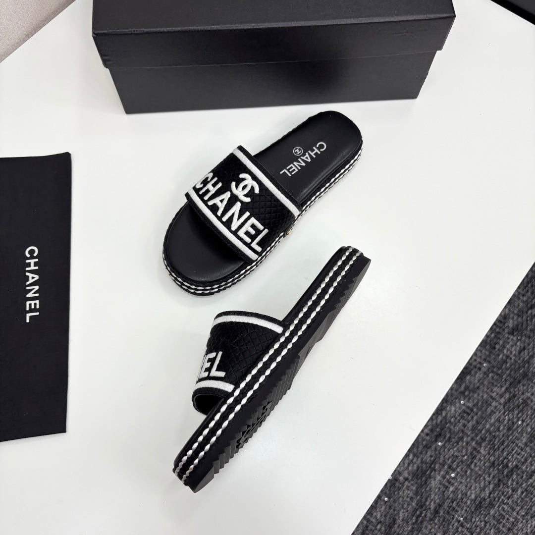 CC SLIDE SANDALS 25S IN BLACK FABRIC AND CALFSKIN