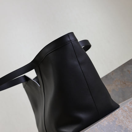 YSL 25S Y TOTE 50 IN BLACK CALFSKIN GOLD HARDWARE