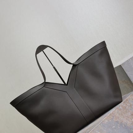 YSL 25S Y MAXI TOTE 50 IN MUTED CHARCOAL CALFSKIN GOLD HARDWARE