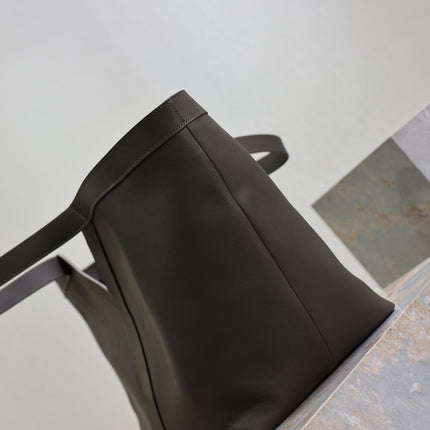 YSL 25S Y MAXI TOTE 50 IN MUTED CHARCOAL CALFSKIN GOLD HARDWARE