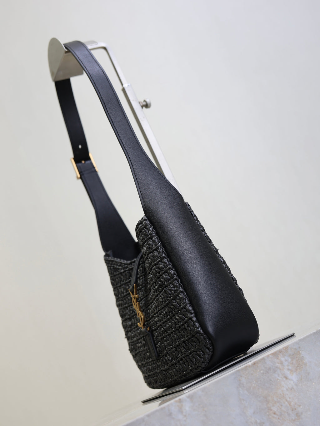 YSL 25S LE 5 À 7 SUPPLE SMALL 16 IN BLACK RAFFIA AND LEATHER GOLD HARDWARE
