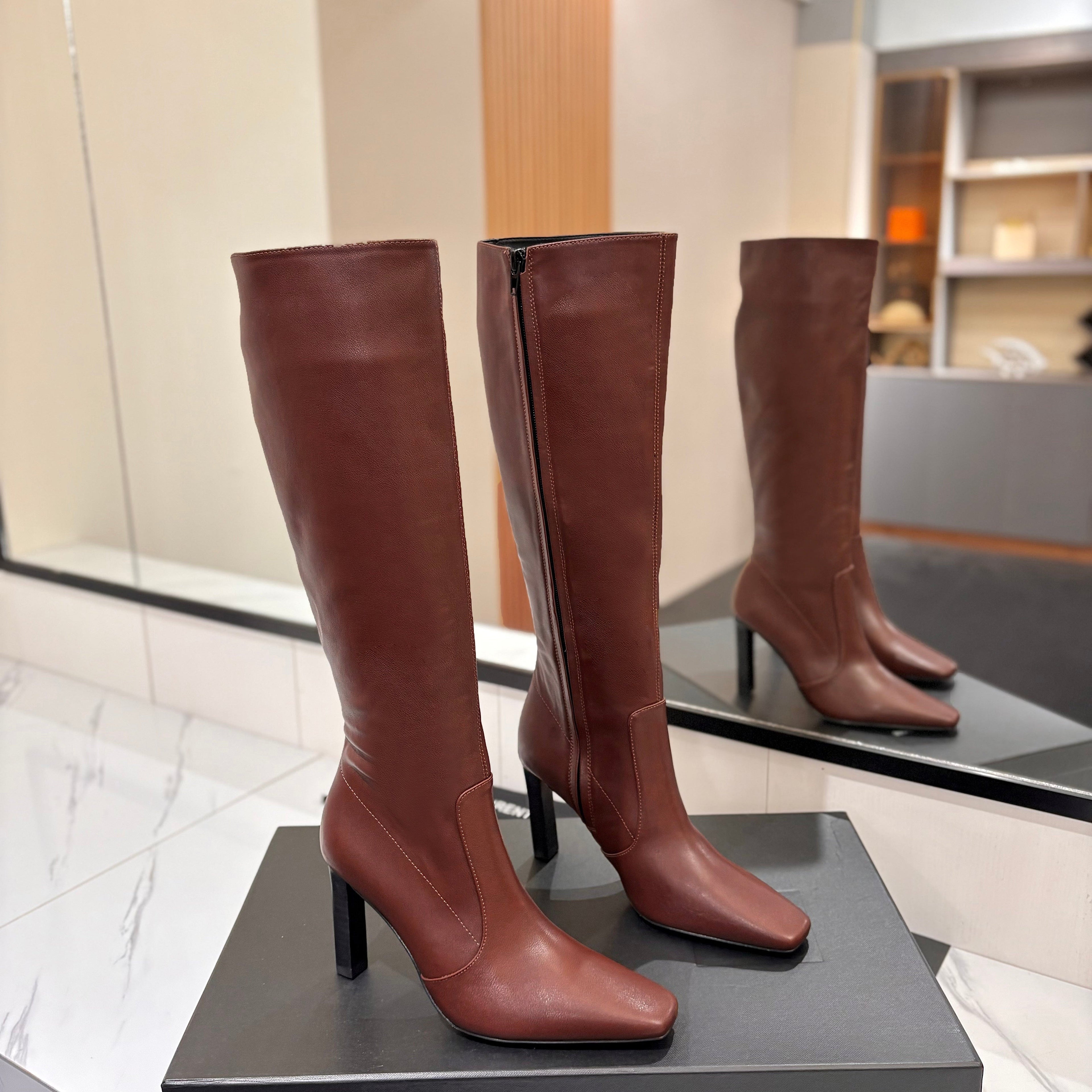 YSL 26S KNEE-HIGH BOOTS 95 MM IN BROWN CALFSKIN