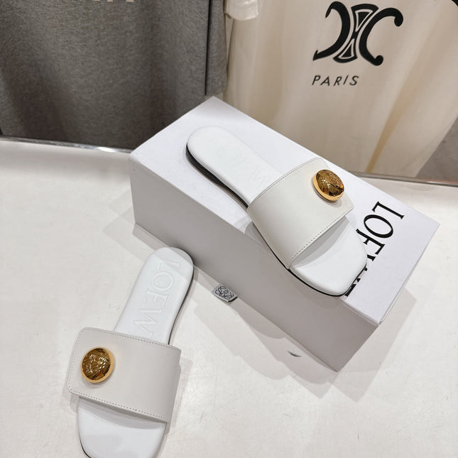 LOEWE 26S PEBBLE SLIDE IN WHITE CALFSKIN GOLD HARDWARE