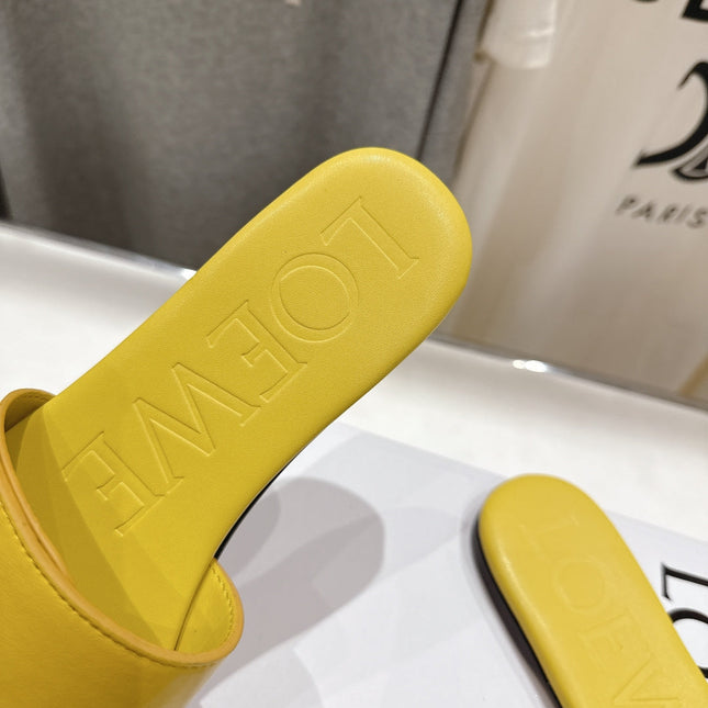 LOEWE 26S PEBBLE SLIDE IN YELLOW CALFSKIN GOLD HARDWARE