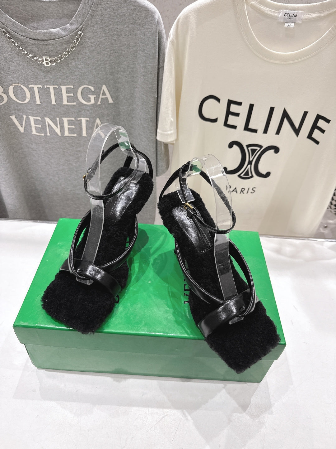 BOTTEGA VENETA 26S HIGH-HEEL SANDALS IN BLACK LAMBSKIN AND SHEARLING