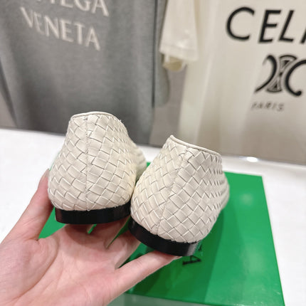 BOTTEGA VENETA 26S BALLET FLATS IN OFF-WHITE WOVEN LAMBSKIN