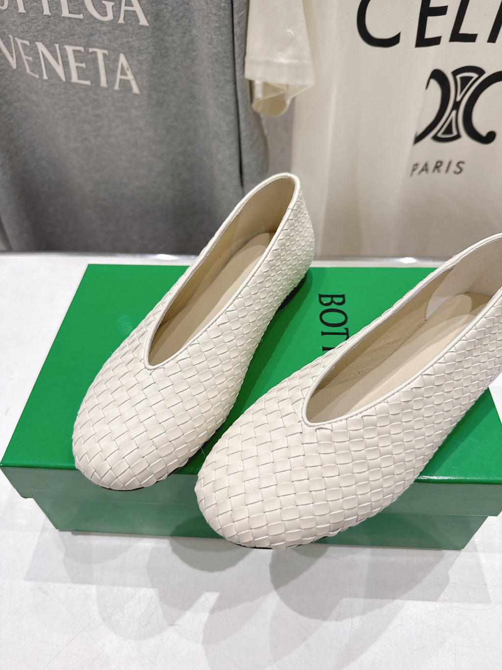 BOTTEGA VENETA 26S BALLET FLATS IN OFF-WHITE WOVEN LAMBSKIN