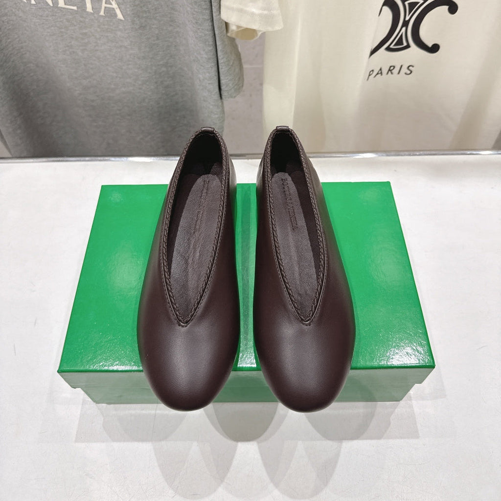 BOTTEGA VENETA 26S BALLET FLATS IN DARK BROWN LAMBSKIN