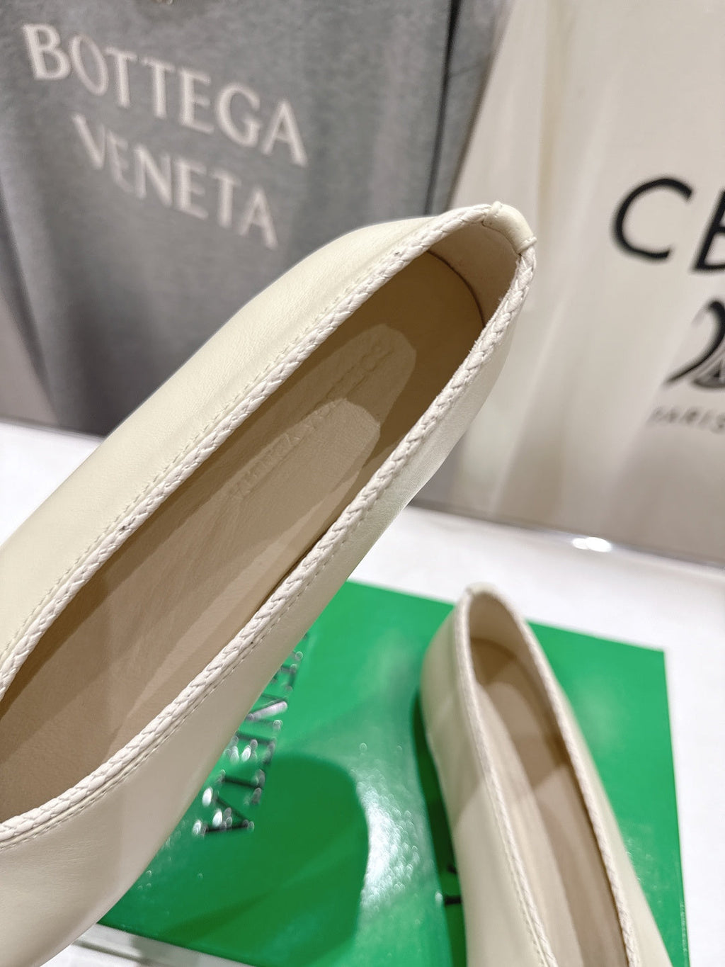 BOTTEGA VENETA 26S BALLET FLATS IN OFF-WHITE LAMBSKIN