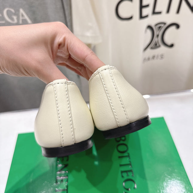 BOTTEGA VENETA 26S BALLET FLATS IN OFF-WHITE LAMBSKIN