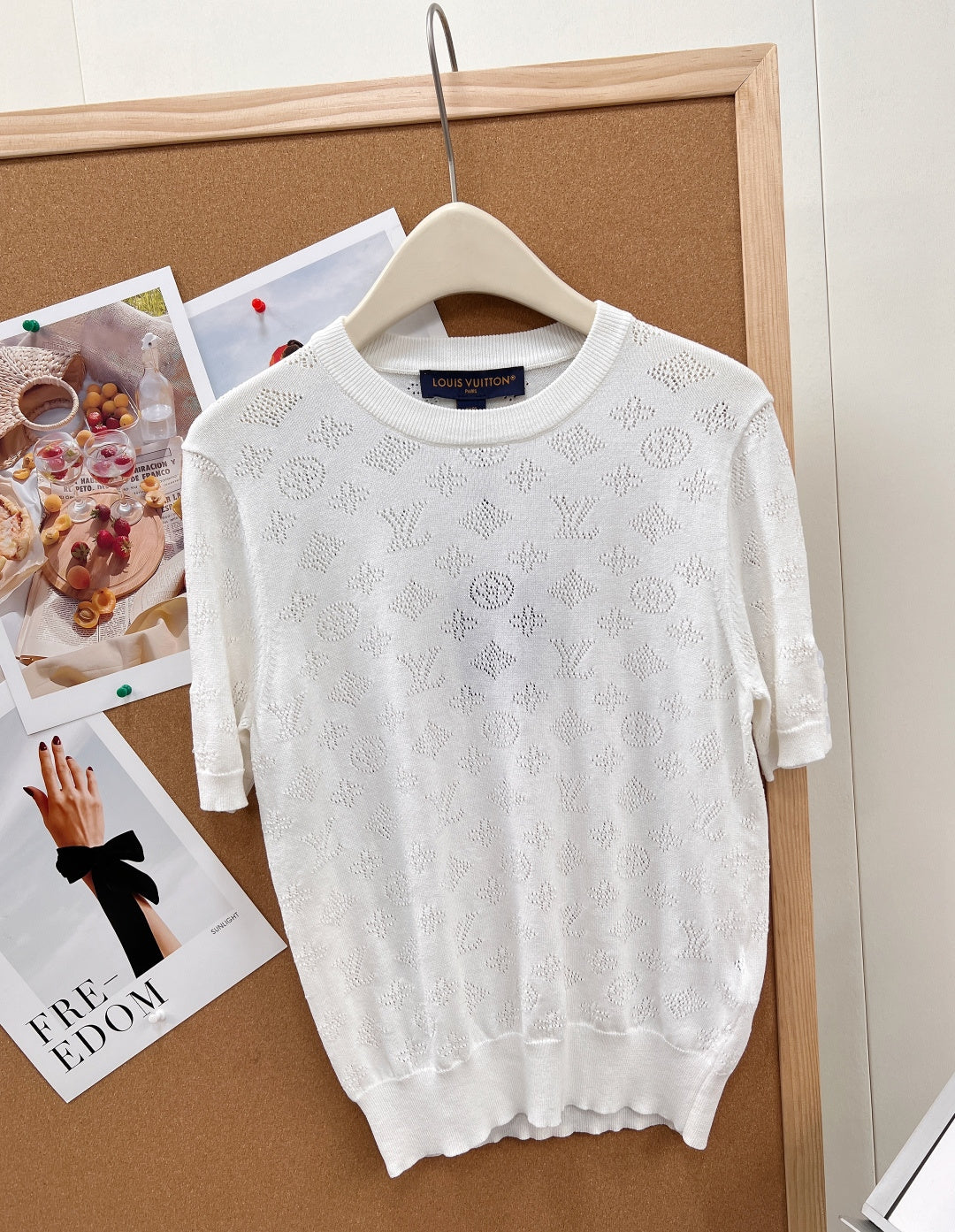 LV 26S SHORT-SLEEVED SWEATER STYLE 256