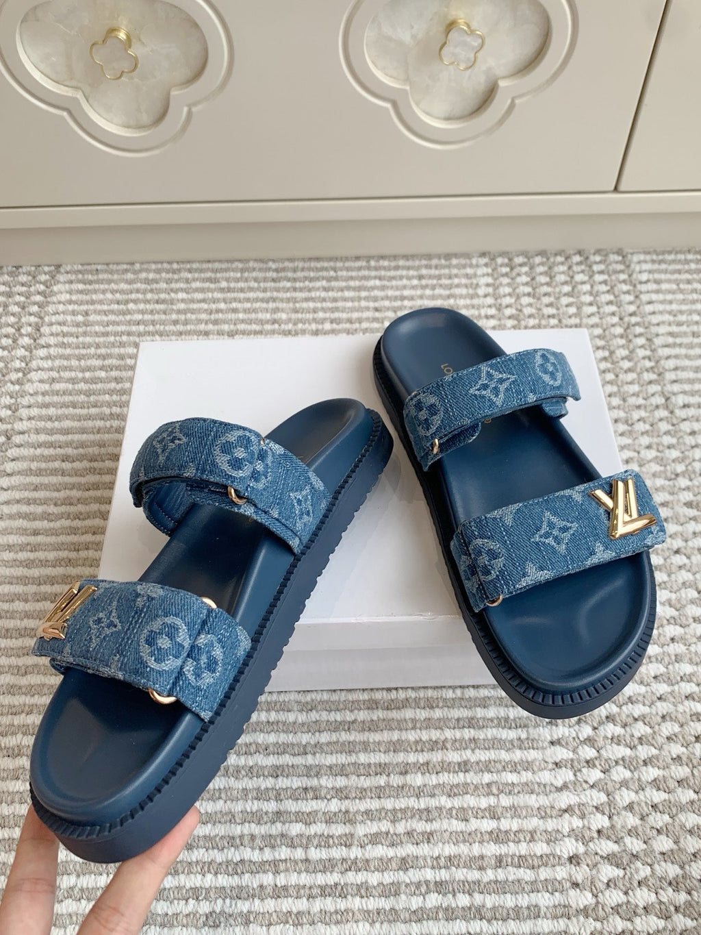 LV TWO-STRAP SANDALS 25S IN BLUE DENIM AND CALFSKIN WITH GOLD HARDWARE