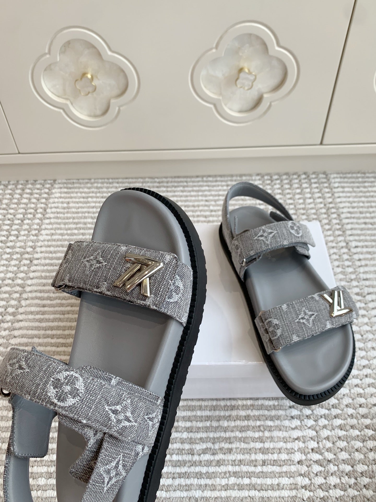 LV SANDALS 25S IN GREY DENIM AND CALFSKIN WITH SILVER HARDWARE