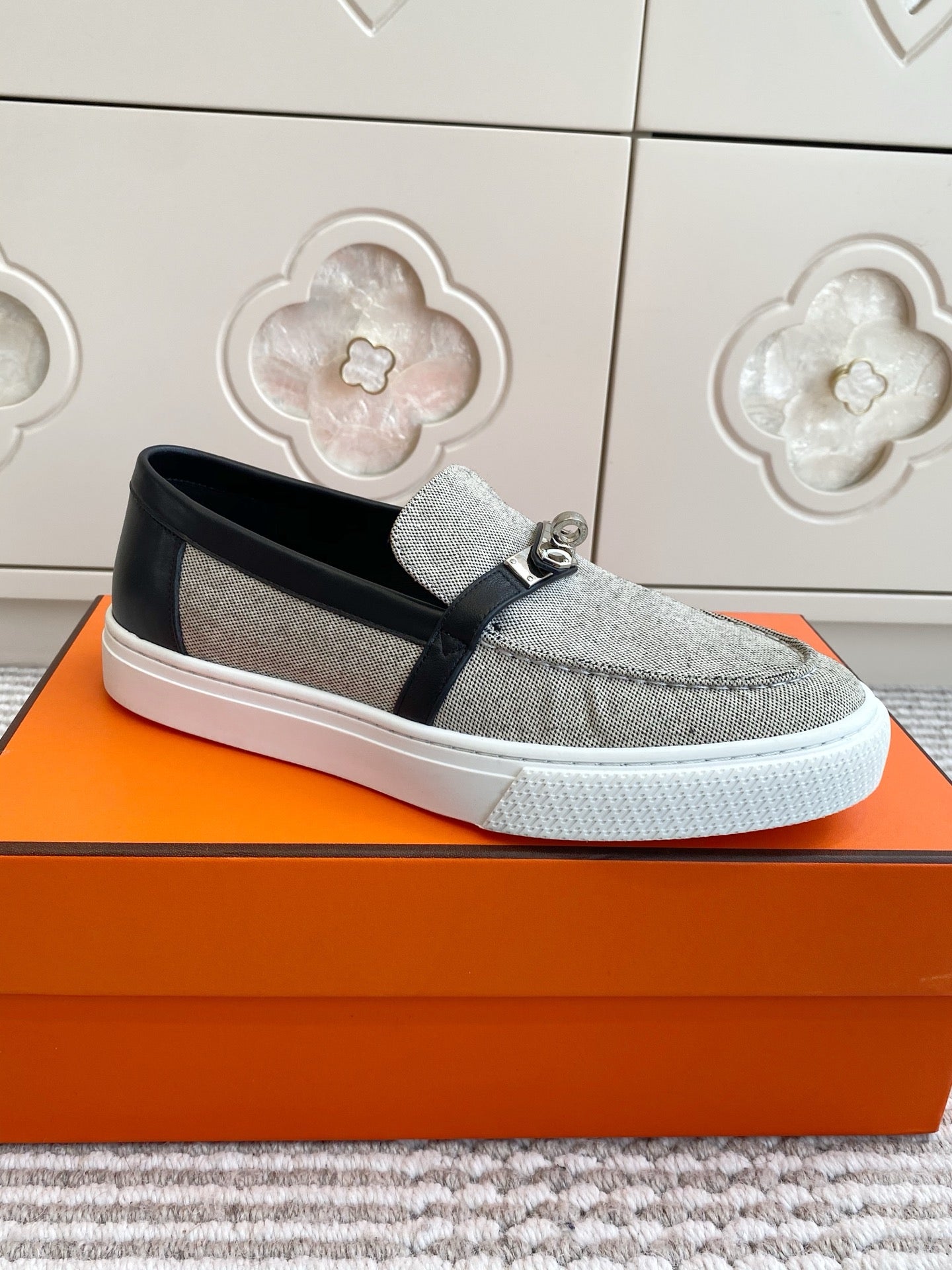 HM 25S SLIP-ON IN GREY CANVAS AND BLACK LAMBSKIN WITH SILVER HARDWARE