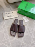 BOTTEGA VENETA 26S FLAT THONG SANDALS IN DARK BROWN LAMBSKIN