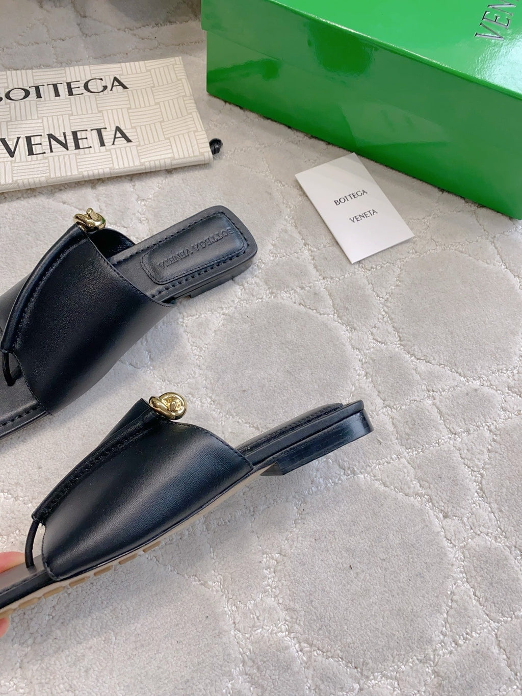 BOTTEGA VENETA 26S FLAT THONG SANDALS IN BLACK LAMBSKIN