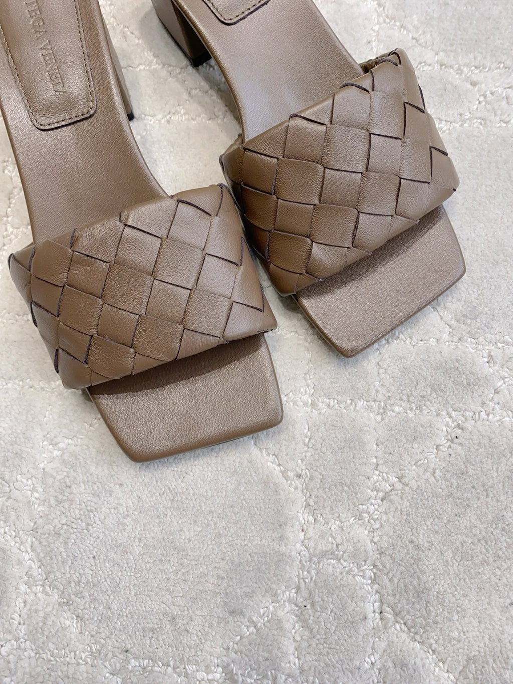 BOTTEGA VENETA 26S SQUARE-TOE HIGH-HEEL SANDALS 50 MM IN DARK BROWN LAMBSKIN