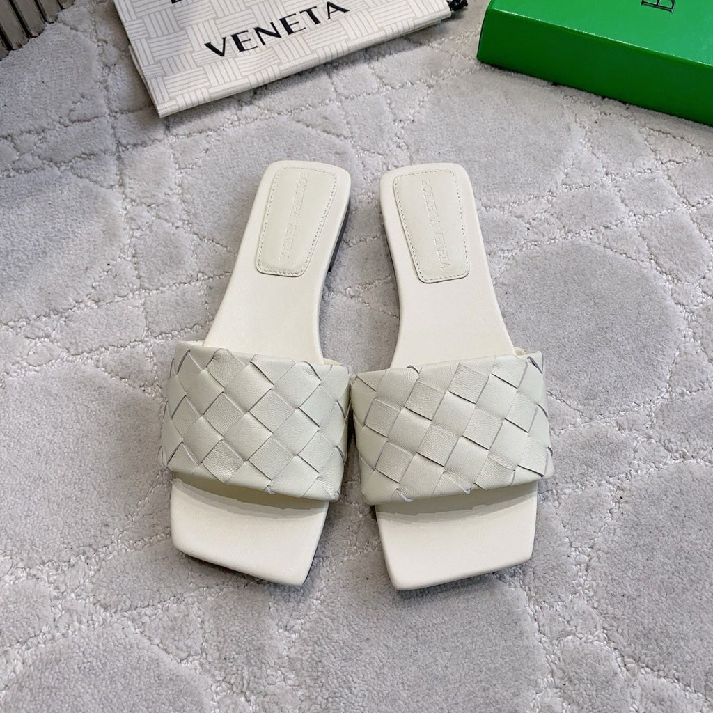 BOTTEGA VENETA 26S SQUARE-TOE SLIDE SANDALS IN CHALK WHITE LAMBSKIN