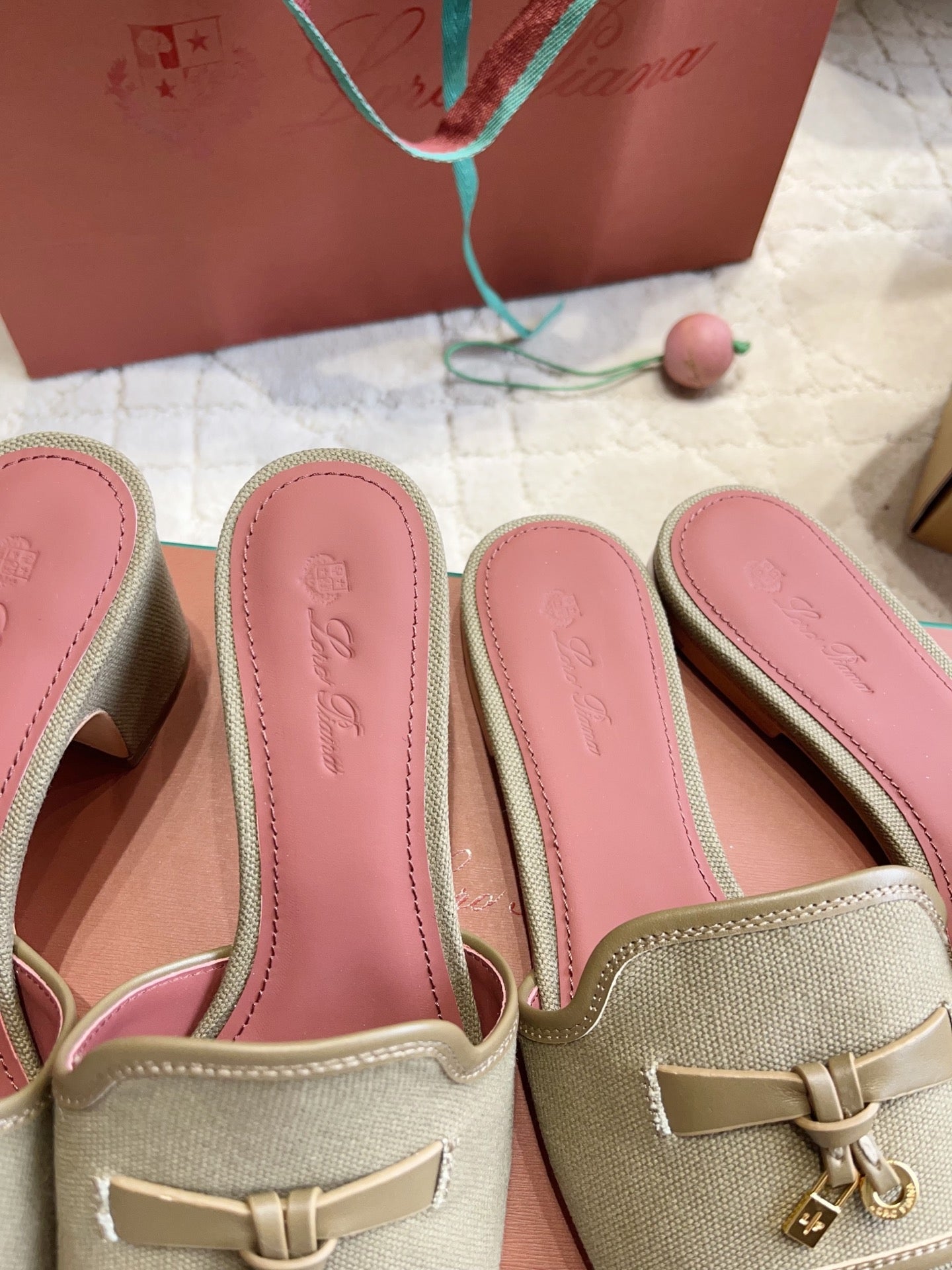 LP 26S SLIDES IN SAGE GREEN CANVAS AND CALFSKIN