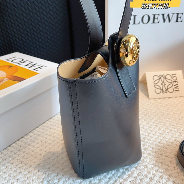 MINI PEBBLE BUCKET 20 BAG IN BLACK SOFT GRAINED CALFSKIN