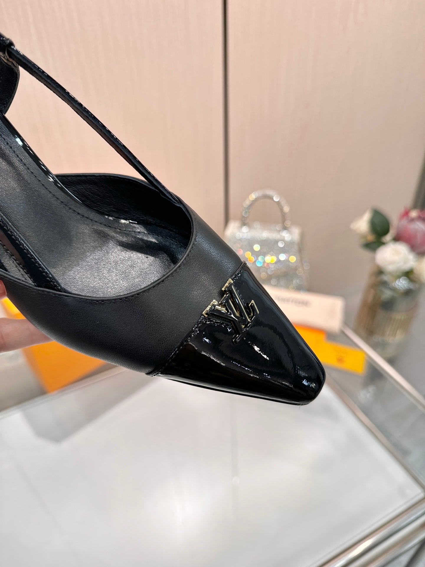 LV 26S SLINGBACK PUMPS 55 MM IN BLACK CALFSKIN