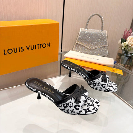 LV 26S HIGH-HEELED MULES 55 MM IN WHITE AND BLACK MONOGRAM CANVAS STYLE 2